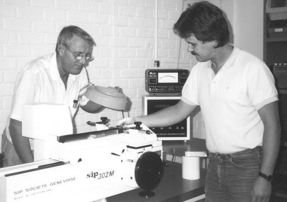 31: G�sta 'Pr�jsarn' Nilsson, Bj�rn Lind, nya l�ngdm�tningsmaskinen, Ankomstkontrollen TQ