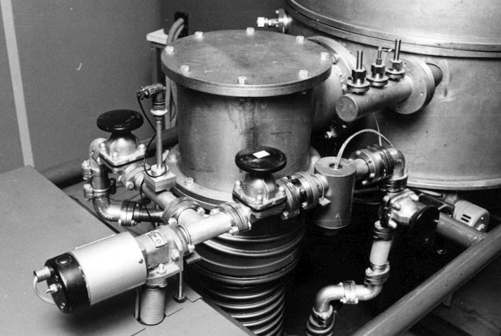 111: Detalj ur filtertillverkningsutrustningen, Filterrummet