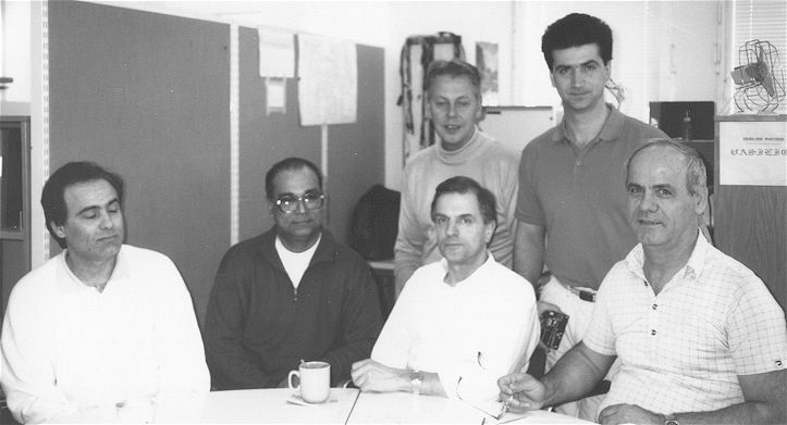 133: Hadi Mirzaie, Nirmalananda Chatterjee, Rudolf Weiskopf, Vassilios Piatidis. Bakom: Jan Holmstr�m och Janis Papadakis. Kretskortsprovningen