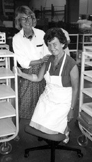 146: Ergonomen Kristina Assarg�rd fr�n Solnah�lsan, Maria Alfv�n, ergonomirond Instrumentmonteringen