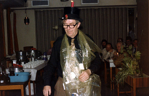 HL2: Gl�ggen �r f�rdig - Lucialjuset p� hatten �r t�nt :: The gl�gg is ready - The Lucia candle on the hat is lit