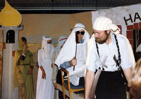 HL8: Sheiken anl�nder (?, ?, Jan Izos, Peter?) :: The Sheik arrives (?, ?, Jan Izos, Peter?)